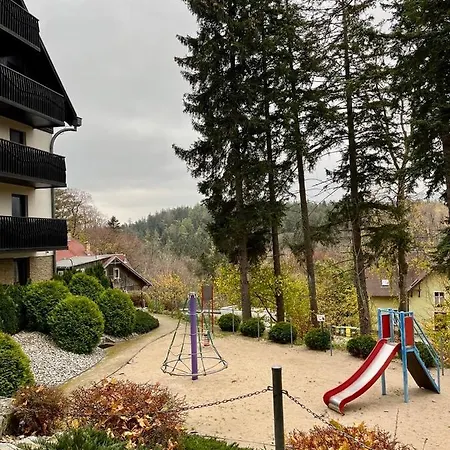 Panorama Gor Londyn W Centrum Z Balkonem I Widokiem Na Gory *
