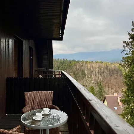 Panorama Gor Londyn W Centrum Z Balkonem I Widokiem Na Gory 斯克拉斯卡波伦巴